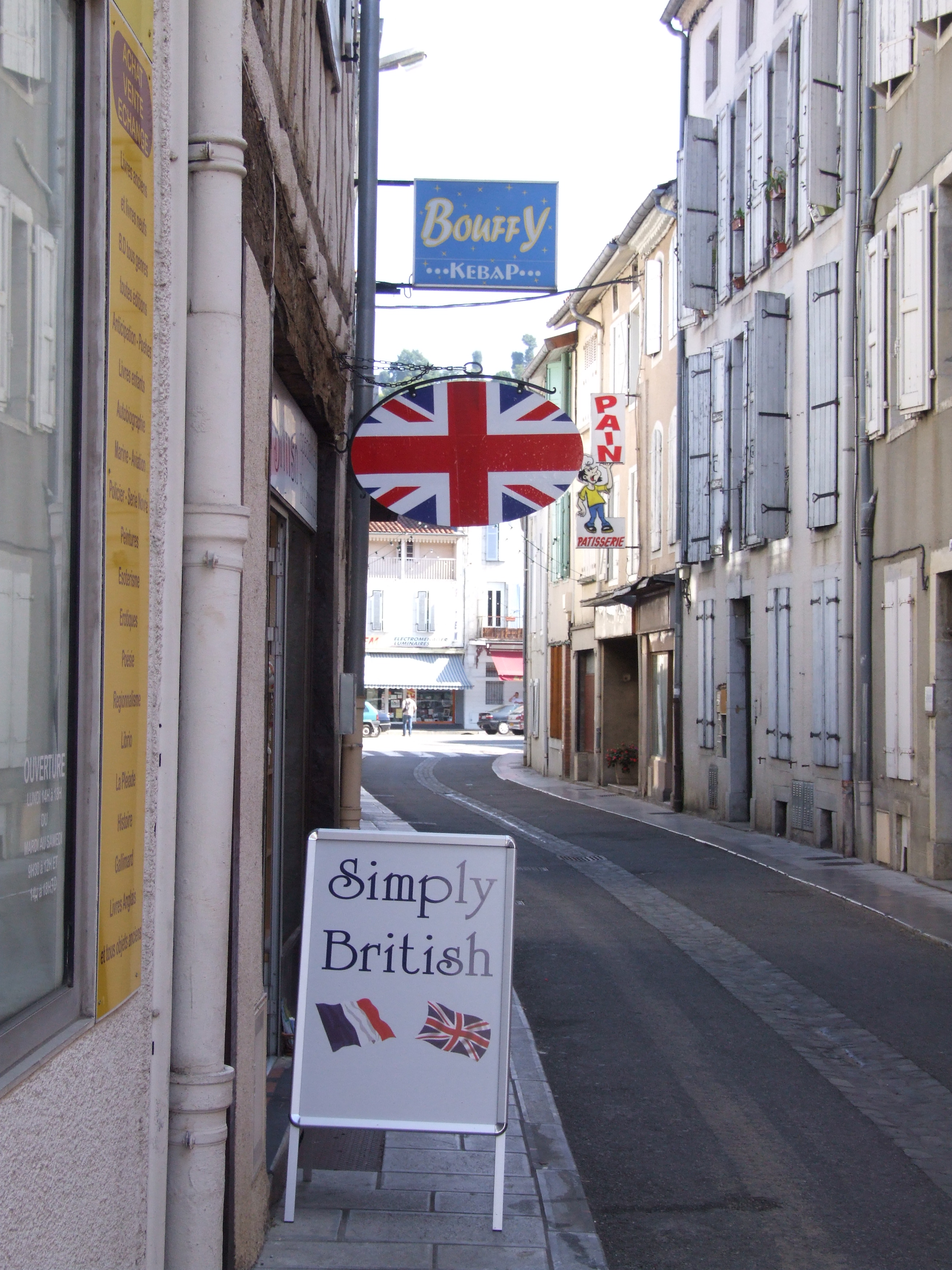 British shop in the Ariege France, where British people move to France